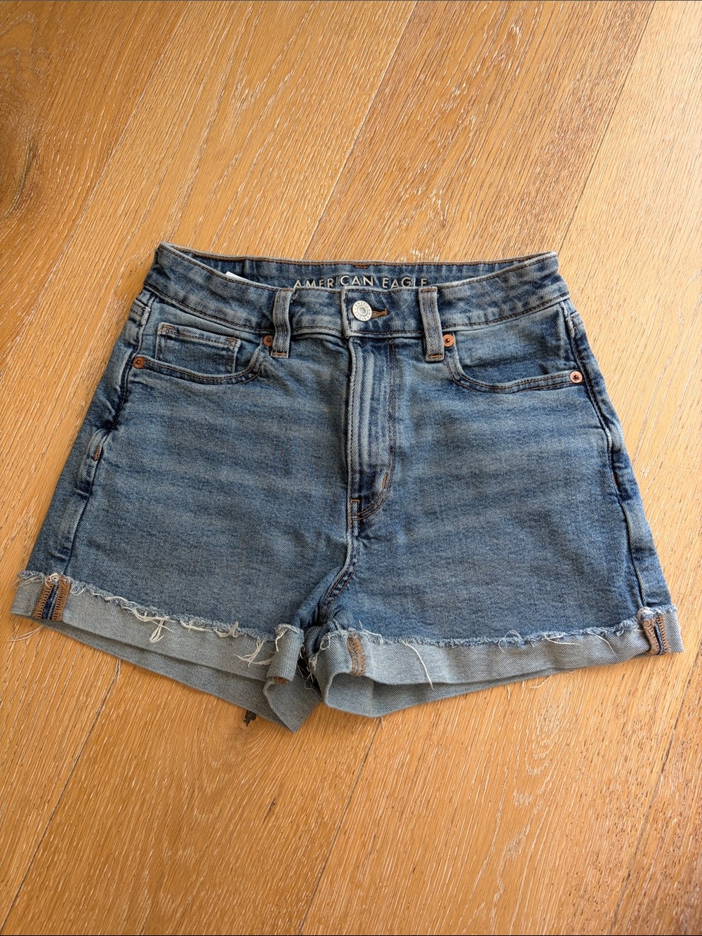 Women’s American Eagle Mom Shorts Size 2